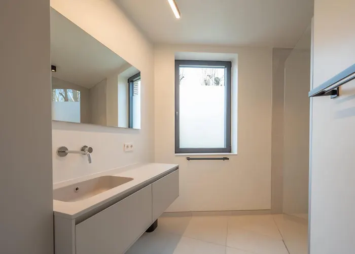 Mistral 2 Bedrooms Near * كنوك هايست